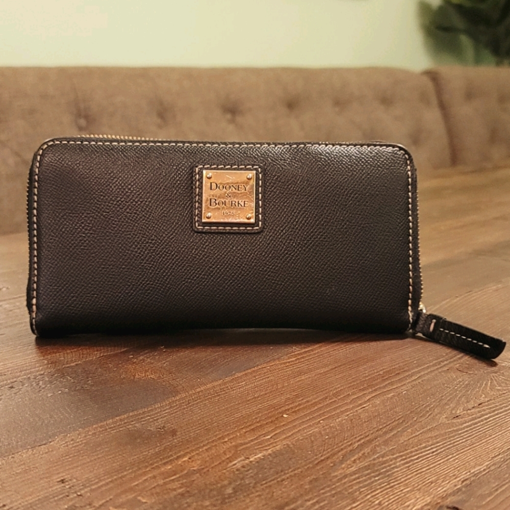 Dooney & Bourke Black Leather Zipper Wallet